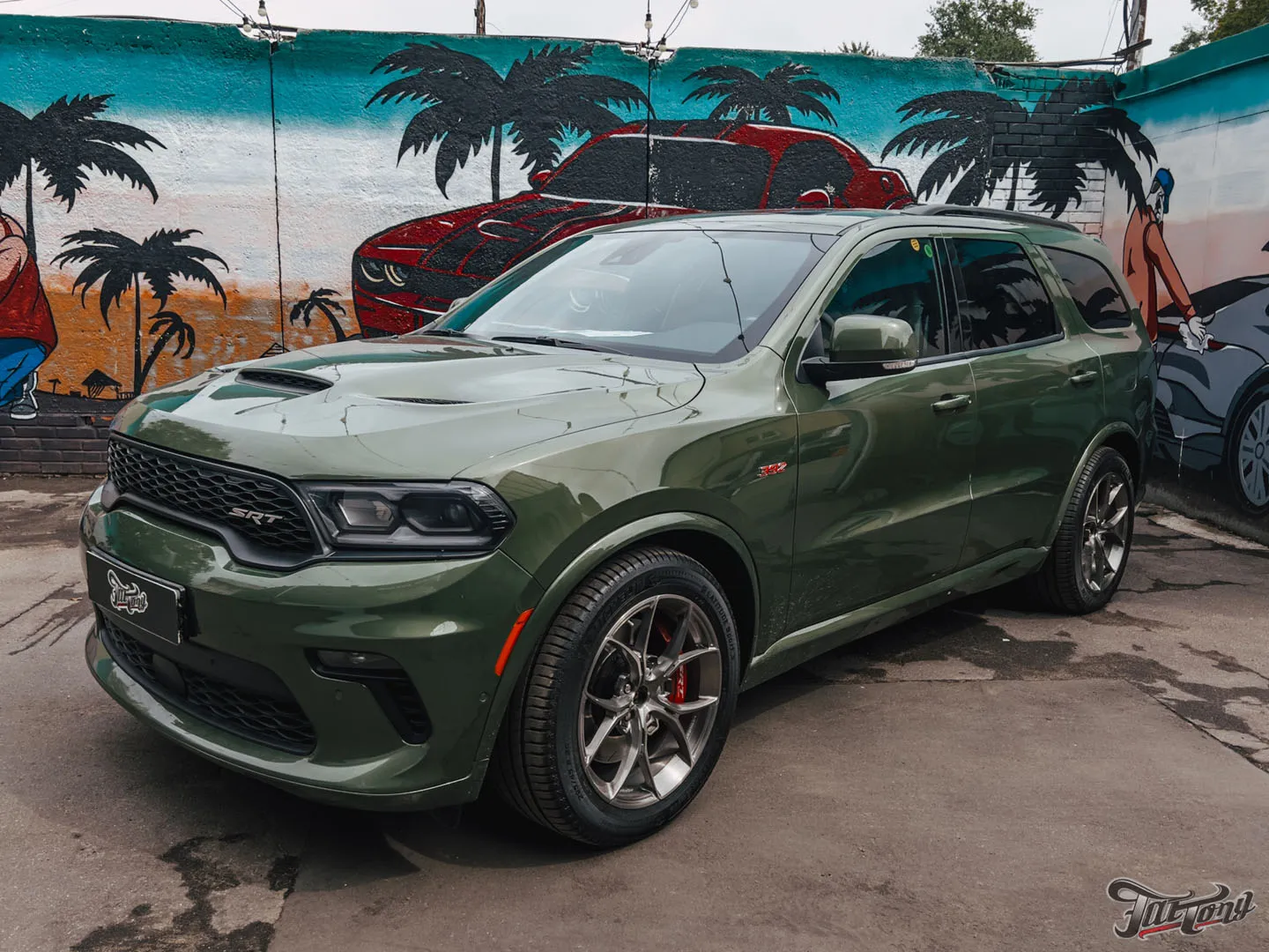 Большой проект по Dodge Durango SRT для постоянного гостя, часть 1: кузовной ремонт, работы в техцентре, комплексная шумоизоляция и новая акустика + установка доп.оборудования